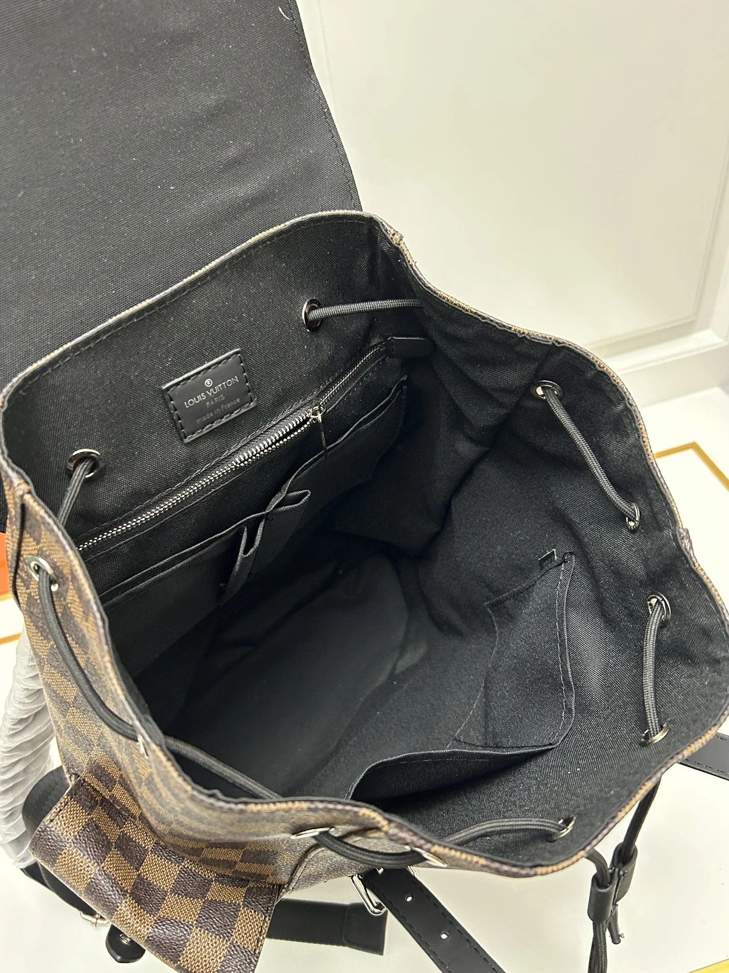 Stylish 9297 Louis Vuitton AAA Quality Backpacks For Unisex - Image 7