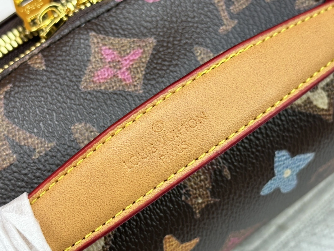 Timeless 2741 Louis Vuitton LV AAA Quality Belt Bags For Unisex - Image 7