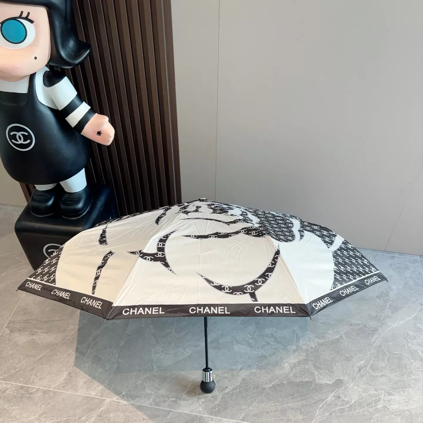 Timeless 5720 Chanel Umbrellas