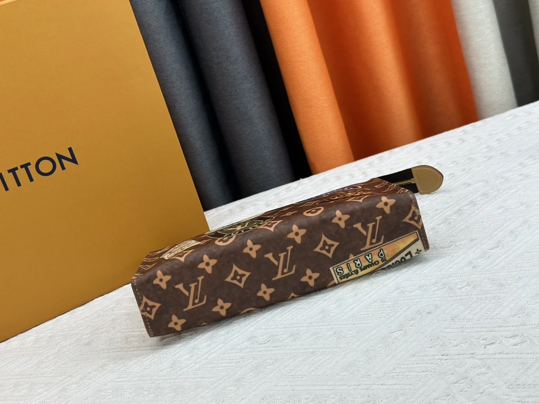 Unique 2238 Louis Vuitton LV Wallets For Women - Image 5