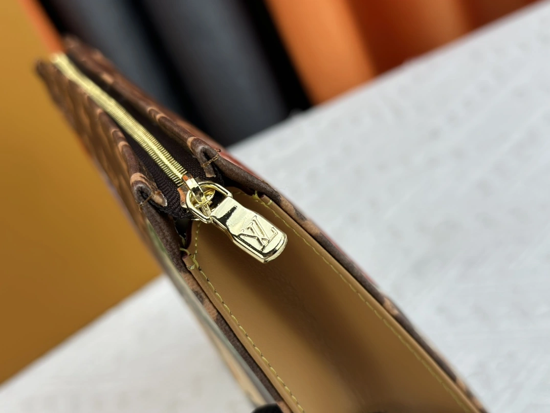 Unique 2238 Louis Vuitton LV Wallets For Women - Image 7