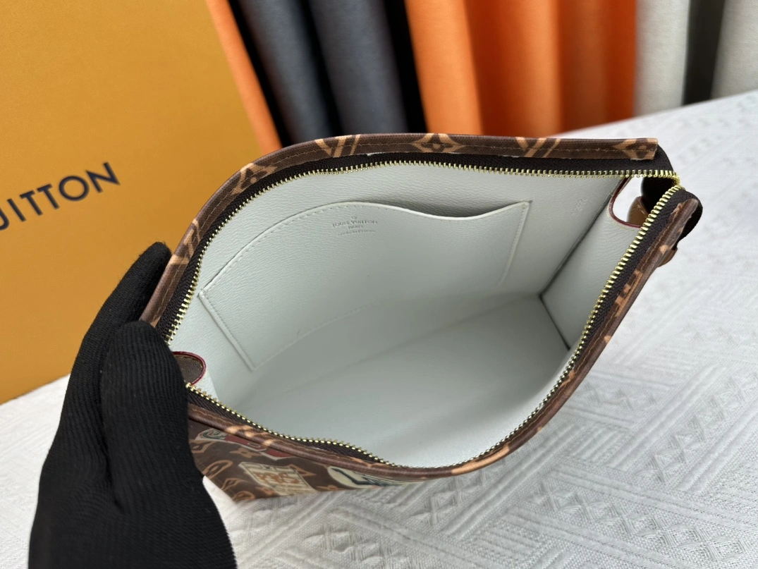 Unique 2238 Louis Vuitton LV Wallets For Women - Image 8