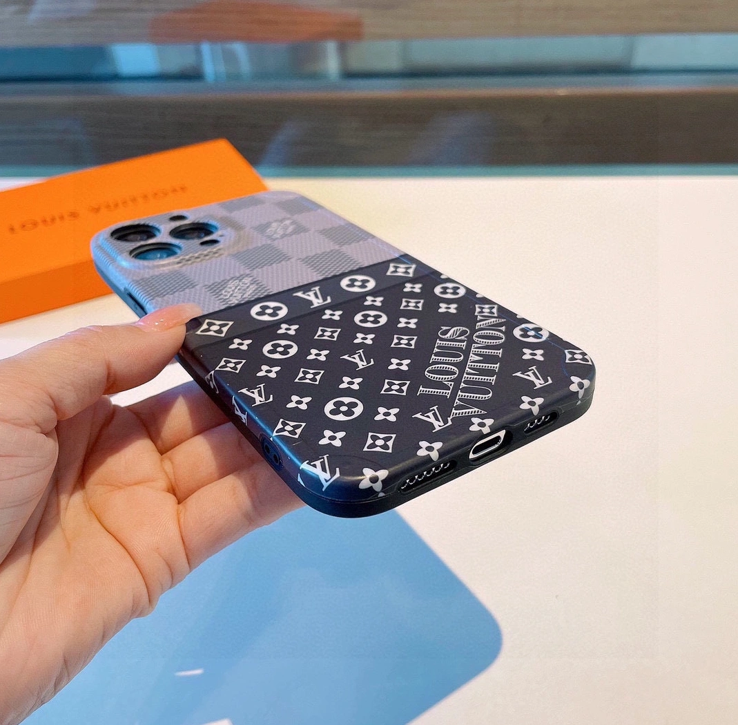 Versatile 1722 Louis Vuitton LV iPhone Case - Image 5