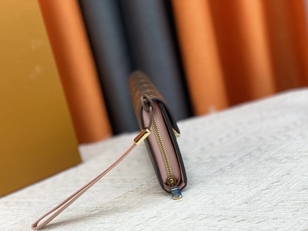 WellDesigned 213 Louis Vuitton AAA Quality Wallets For Women