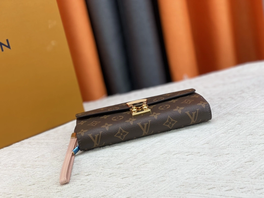 WellDesigned 213 Louis Vuitton AAA Quality Wallets For Women - Image 4