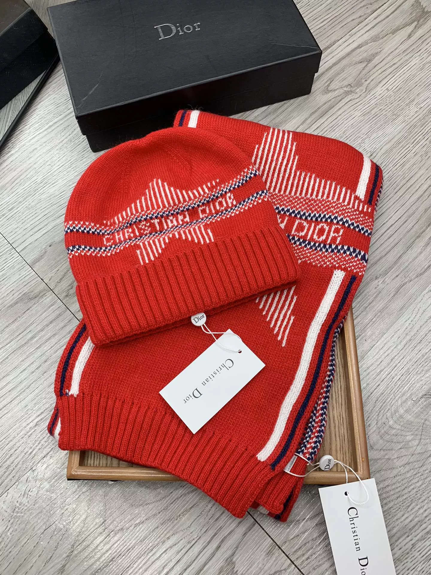 WellDesigned 5282 Christian Dior Hat and Scarf Set - Image 3