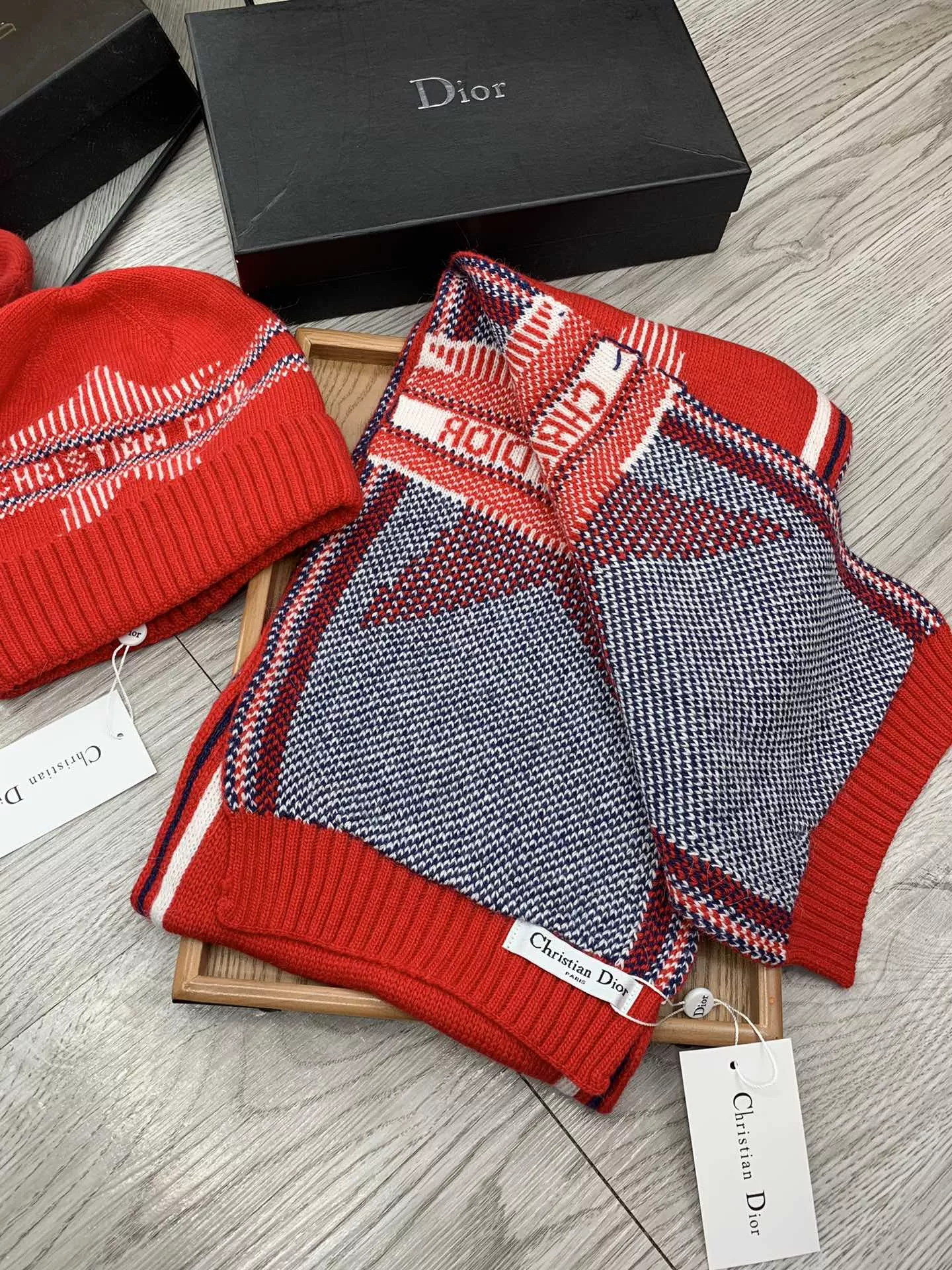 WellDesigned 5282 Christian Dior Hat and Scarf Set - Image 5