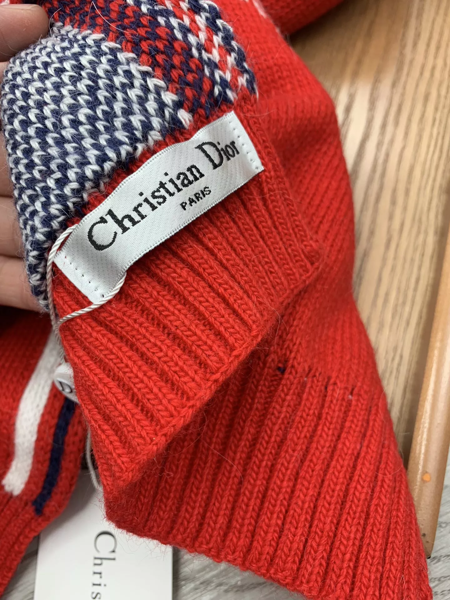 WellDesigned 5282 Christian Dior Hat and Scarf Set - Image 6