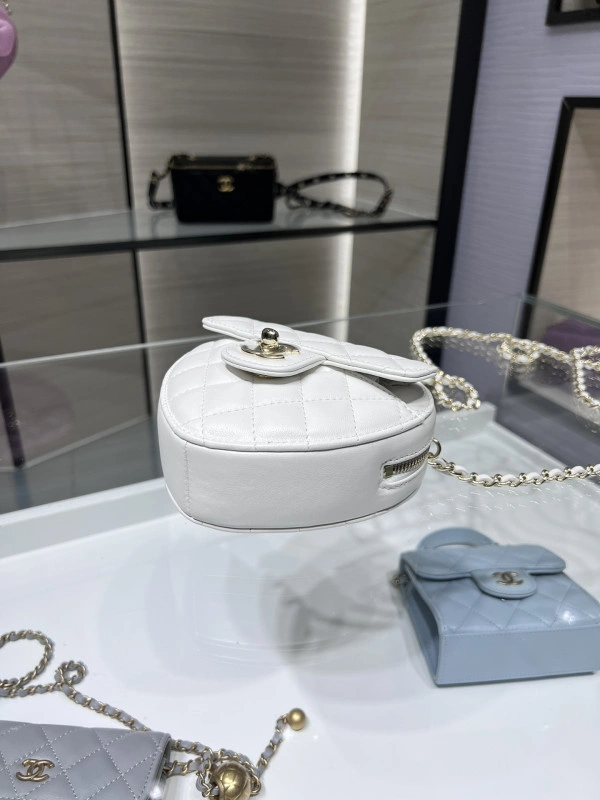 Comfortable CHANEL HEART CHANELUTCH WITH CHAIN 1775 - Image 6
