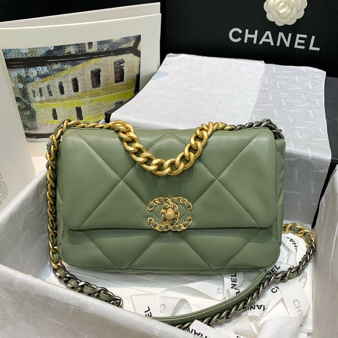 CHANEL 19 FLAP BAG BestValue 32 - Image 4