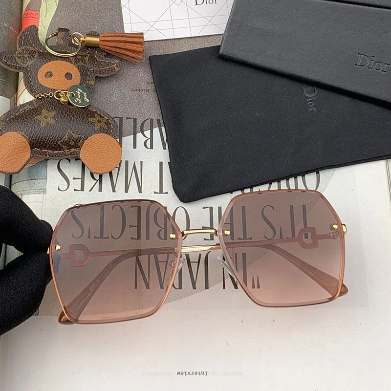 Dior CD3022 Rectangular Sunglasses - Image 6