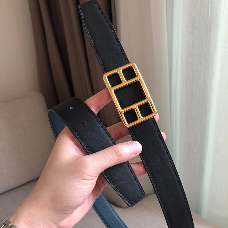 Hermes Cape Buckle 32MM Reversible Belt Togo Leather In Navy Blue - Image 3