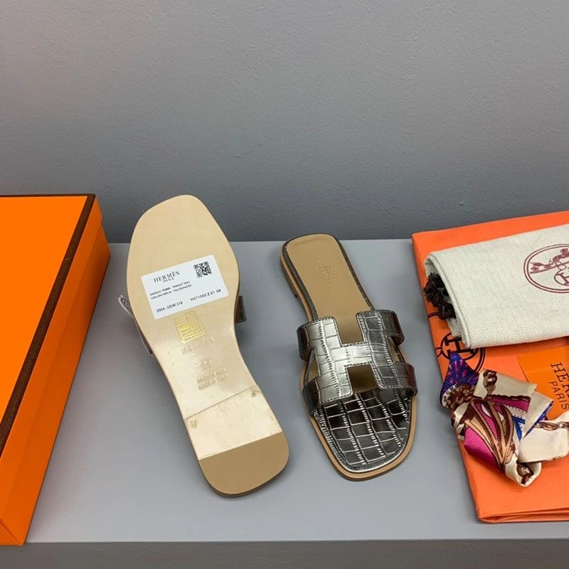 Hermes Oran Slides Women Crocodile Leather In Grey - Image 4