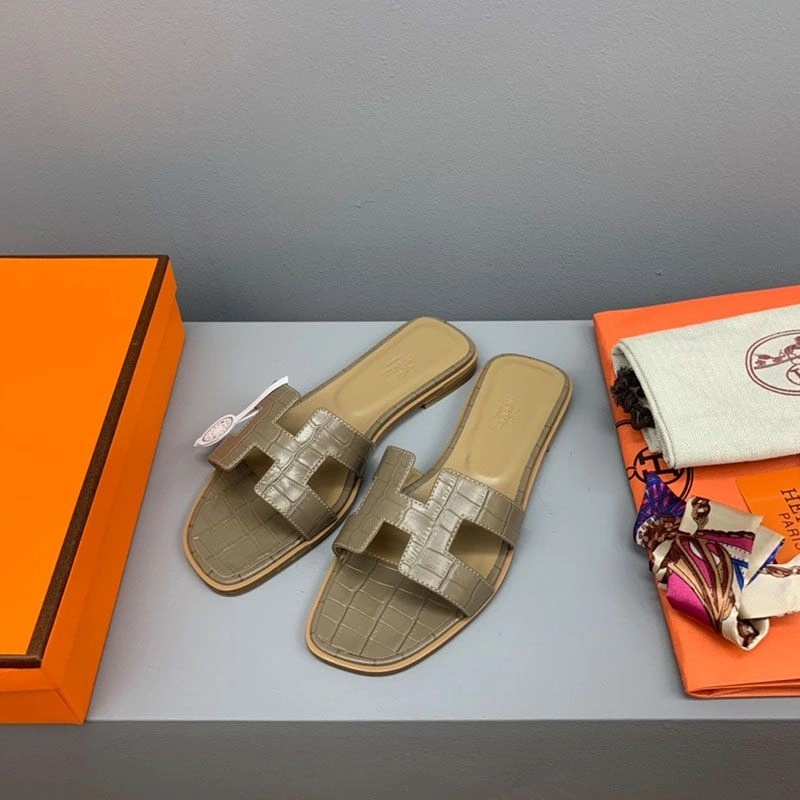 Hermes Oran Slides Women Crocodile Leather In Taupe - Image 3