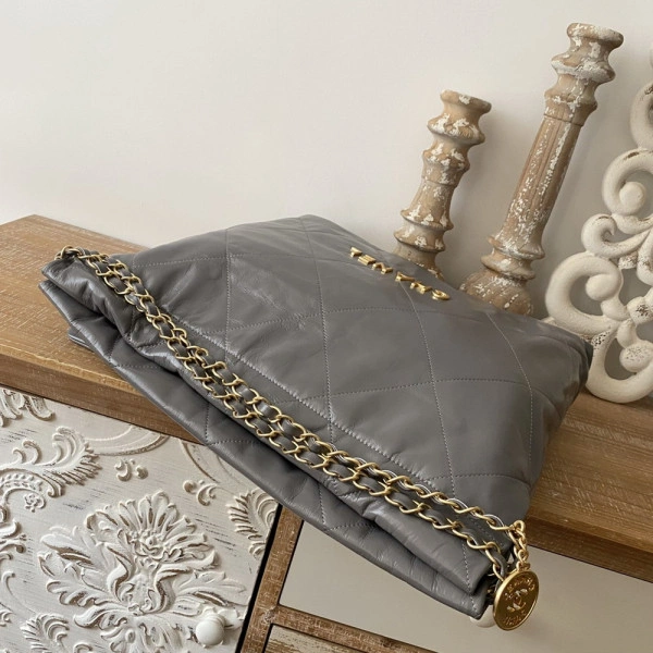 WellDesigned CHANEL 22 HANDBAG 1620 - Image 5