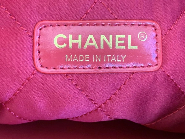 Fashionable CHANEL 22 SMALL HANDBAG 1604 - Image 8