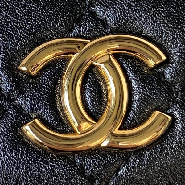 WellDesigned CHANEL CHANELUTCH WITH CHAIN 963 - Image 4