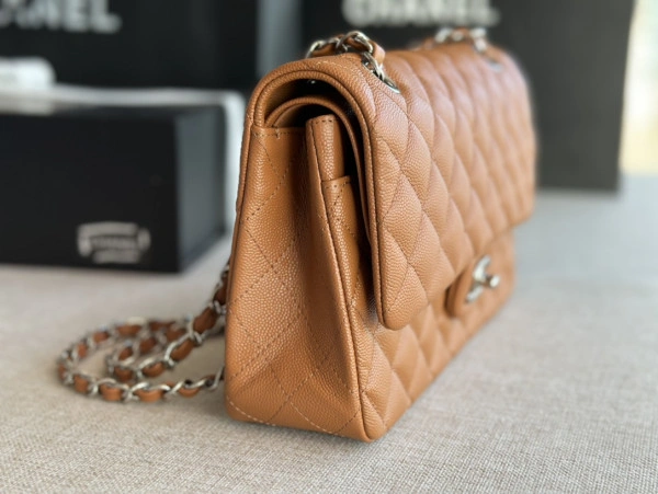 Fashionable CHANEL FLAP BAG 389 - Image 6