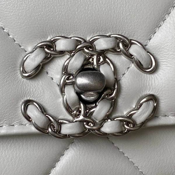 CHANEL 19 WALLET ON CHAIN AllSeason 35 - Image 4