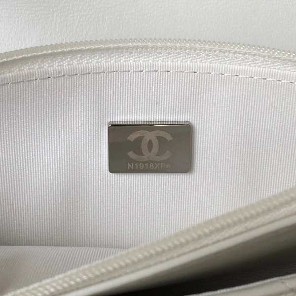 CHANEL 19 WALLET ON CHAIN AllSeason 35 - Image 9