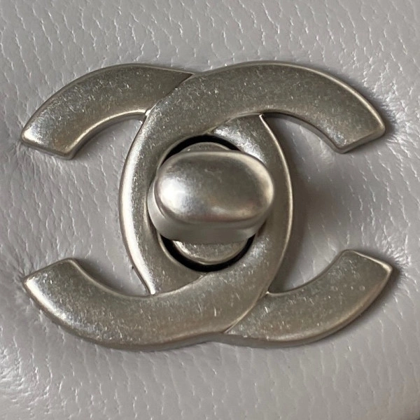 CHANEL FLAP BAG 17CM TopPick 305 - Image 3